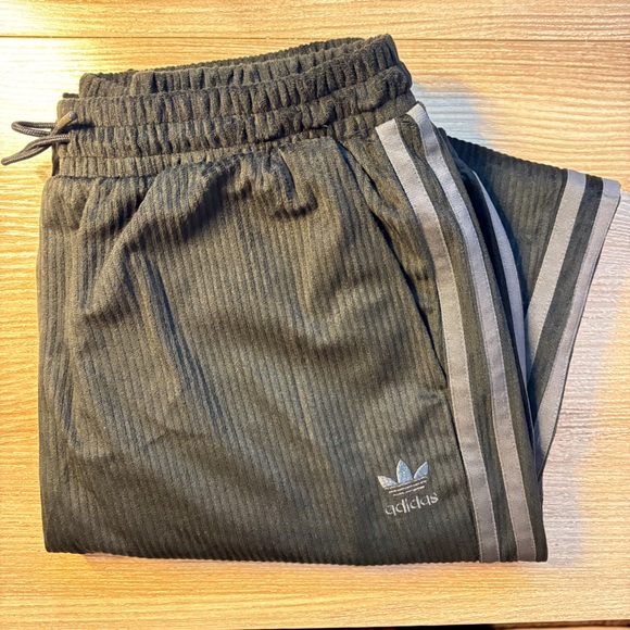 Adidas Women’s Black Trackpants - Picture 1 of 3